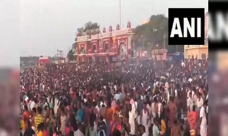 Devotees perform rituals on Aadi Amavasai in Rameswaram Devotees perform rituals on Aadi Amavasai in Rameswaram