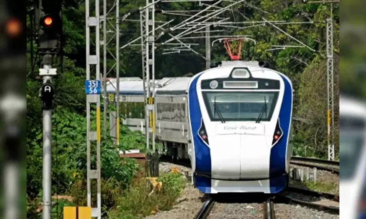 Vande Bharat Express again pelted with stones in Kerala Vande Bharat Express again pelted with stones in Kerala