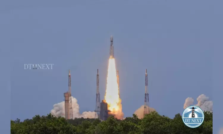 Chandrayaan-1 sheds new light on water on Moon Chandrayaan-1 sheds new light on water on Moon