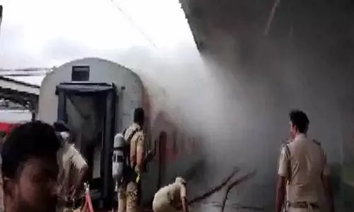 Fire breaks out in Udyan Daily Express at Bengaluru station