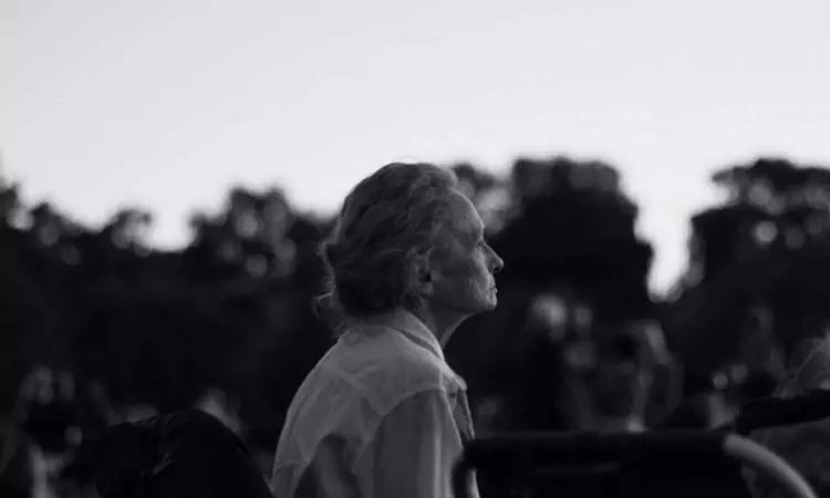 People who live alone at risk of cognitive decline: Study