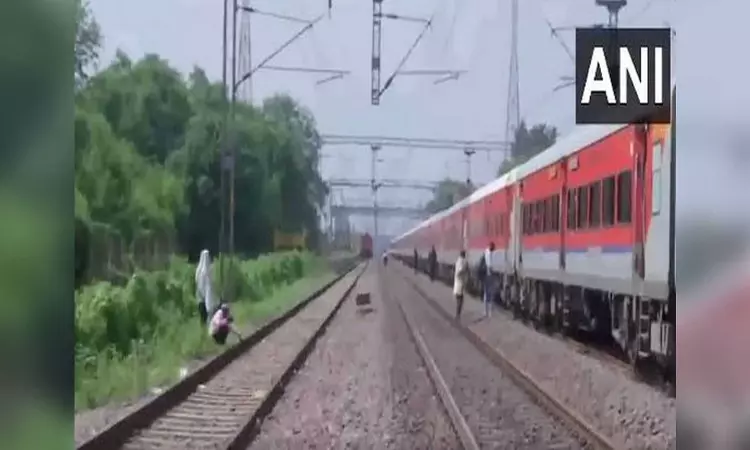 MP: Khajuraho-Udaipur train engine catches fire near Gwalior MP: Khajuraho-Udaipur train engine catches fire near Gwalior