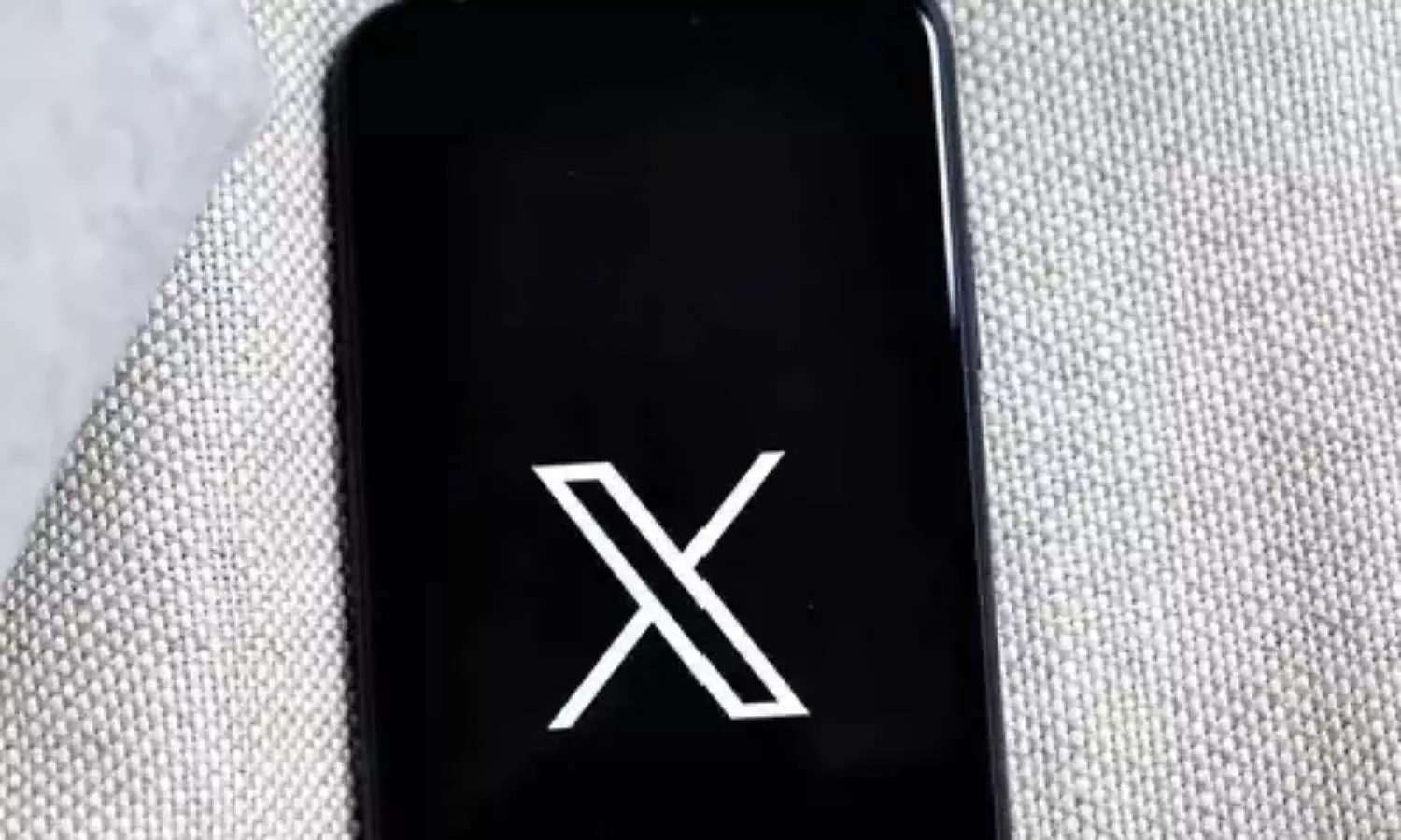 Musk’s X removes most pictures, links tweeted before Dec 2014