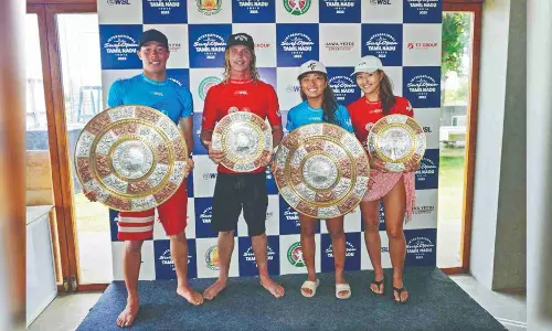 TN INTERNATIONAL SURF OPEN QS 3000: Sara and Tenshi claim historic win