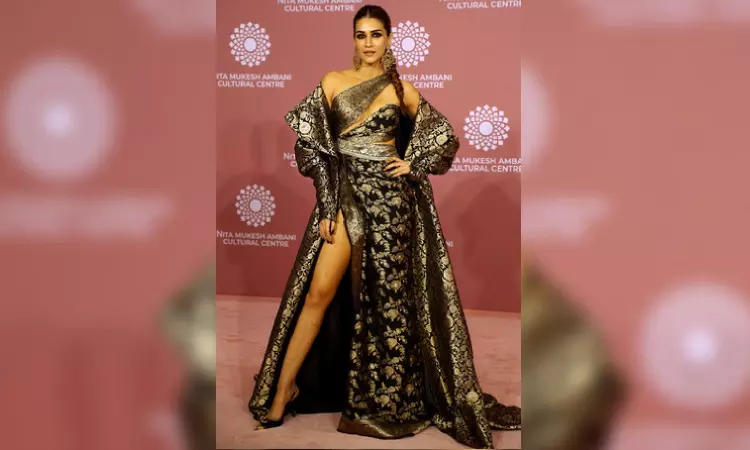 Kriti Sanon commences shooting for maiden production venture Do Patti