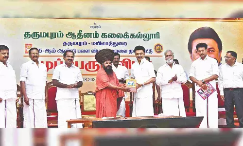 CM appeals to seers to protect Tamil language, culture, social reforms
