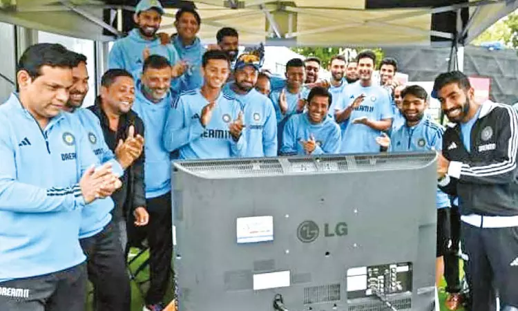 Indian cricketers celebrate Chandrayaan-3’s landing on moon
