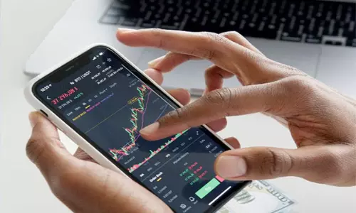 Stock indices see early decline amidst global uncertainty