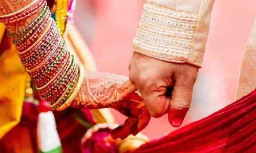Couple gets married in front of Periyar statue in Karur