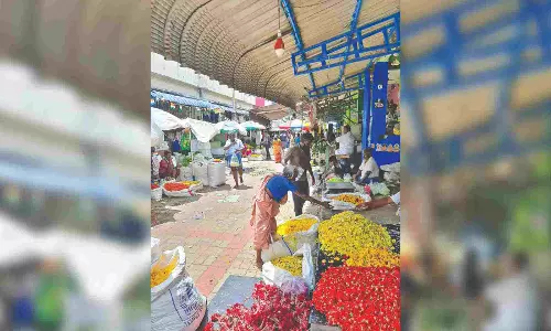 Amid price volatility, Madurai flower sellers pin hopes on Onam