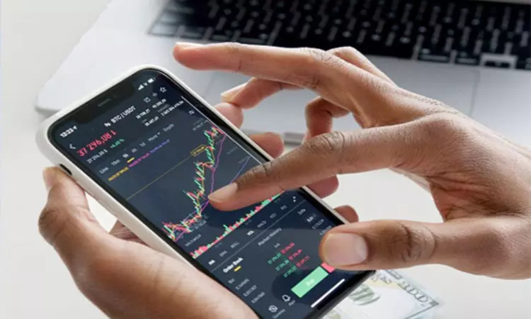 Stock indices see early decline amidst global uncertainty