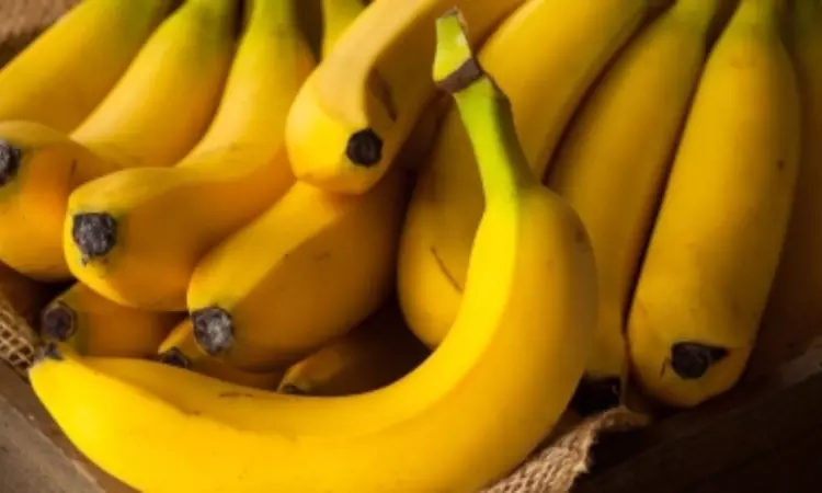 Love to drink fruit smoothies? Avoid banana for more health benefit