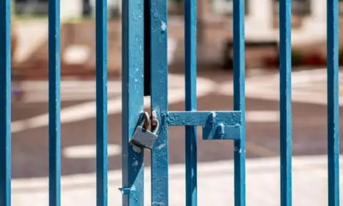 Pawnbroker locks up trio who pledged fake jewellery with him Pawnbroker locks up trio who pledged fake jewellery with him