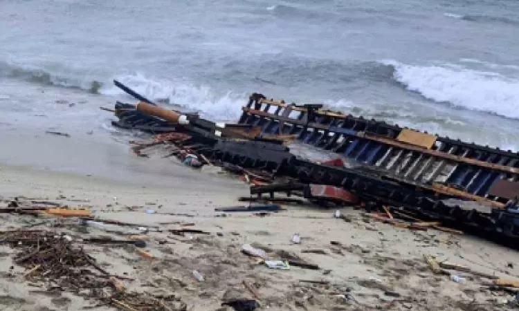 5 dead after migrant boats sink off Greece