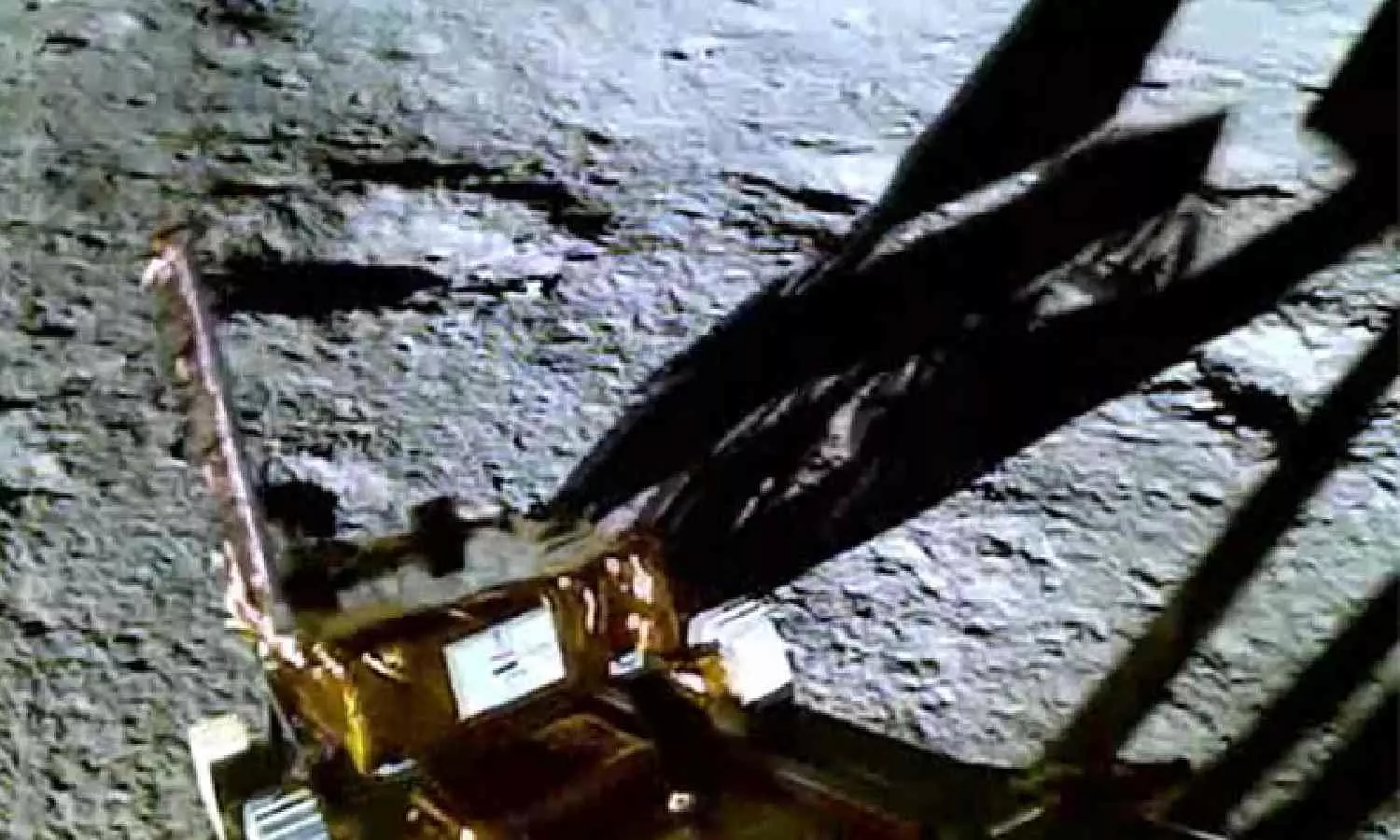 Vikram lander raised lot of dust during moon landing, created halo