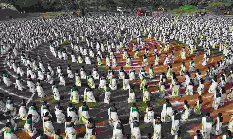 Keralas Kudumbasree sets world record for mega Thiruvathira