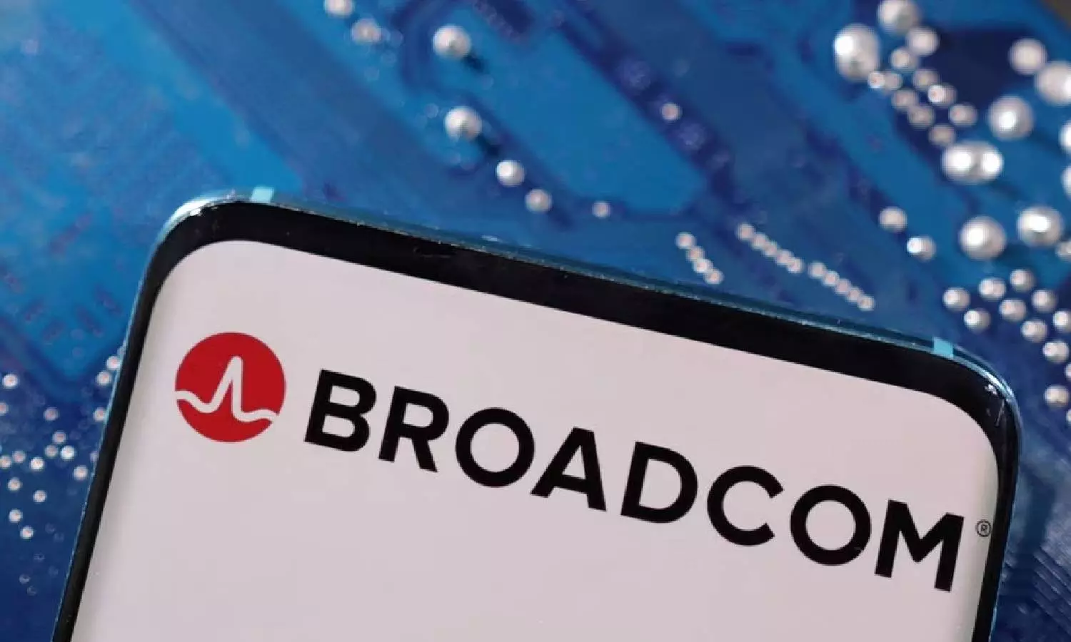 Broadcom falls as forecast pales before Nvidias blowout results
