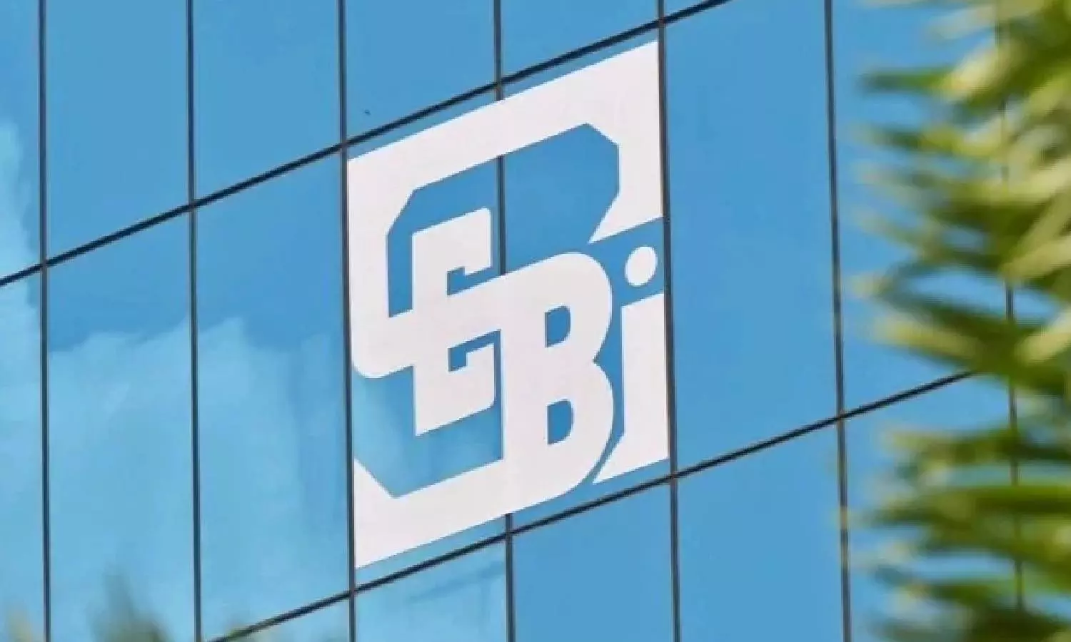 SEBI fines Axis Securities Rs 10 lakh for violating stockbroker rules