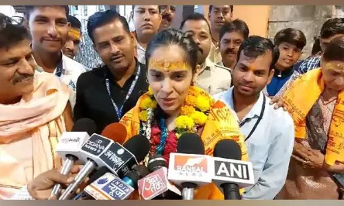 Badminton star Saina Nehwal offers prayers at Mahakaleshwar temple in Ujjain