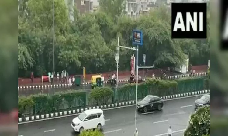 UK PM Rishi Sunak offers prayers at Akshardham temple