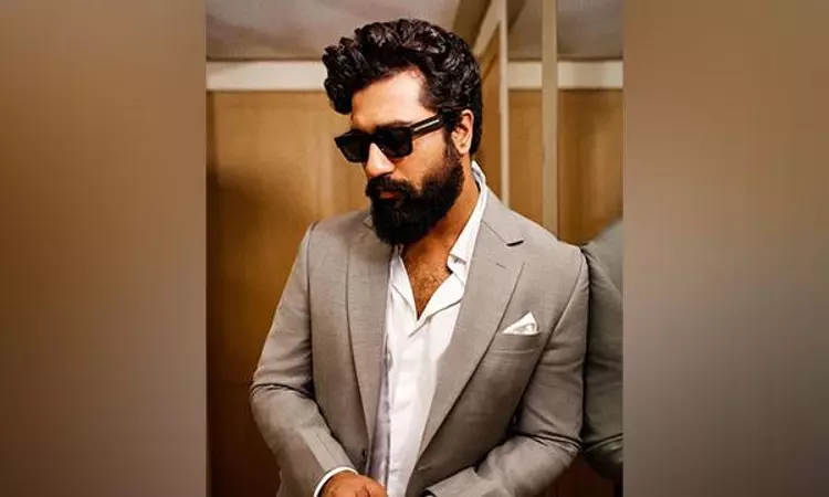 Vicky Kaushal looks dapper in grey suit, check it out Vicky Kaushal looks dapper in grey suit, check it out