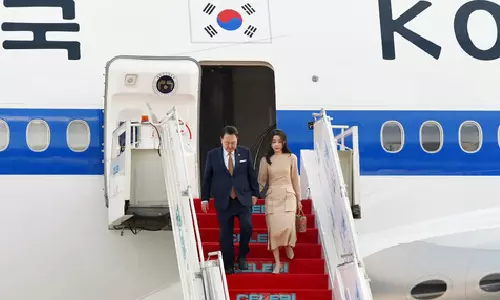S.Korean Presidents approval rises on overseas trip assessment