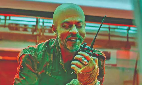 SRK credits technicians as ‘real heroes’ of Jawan