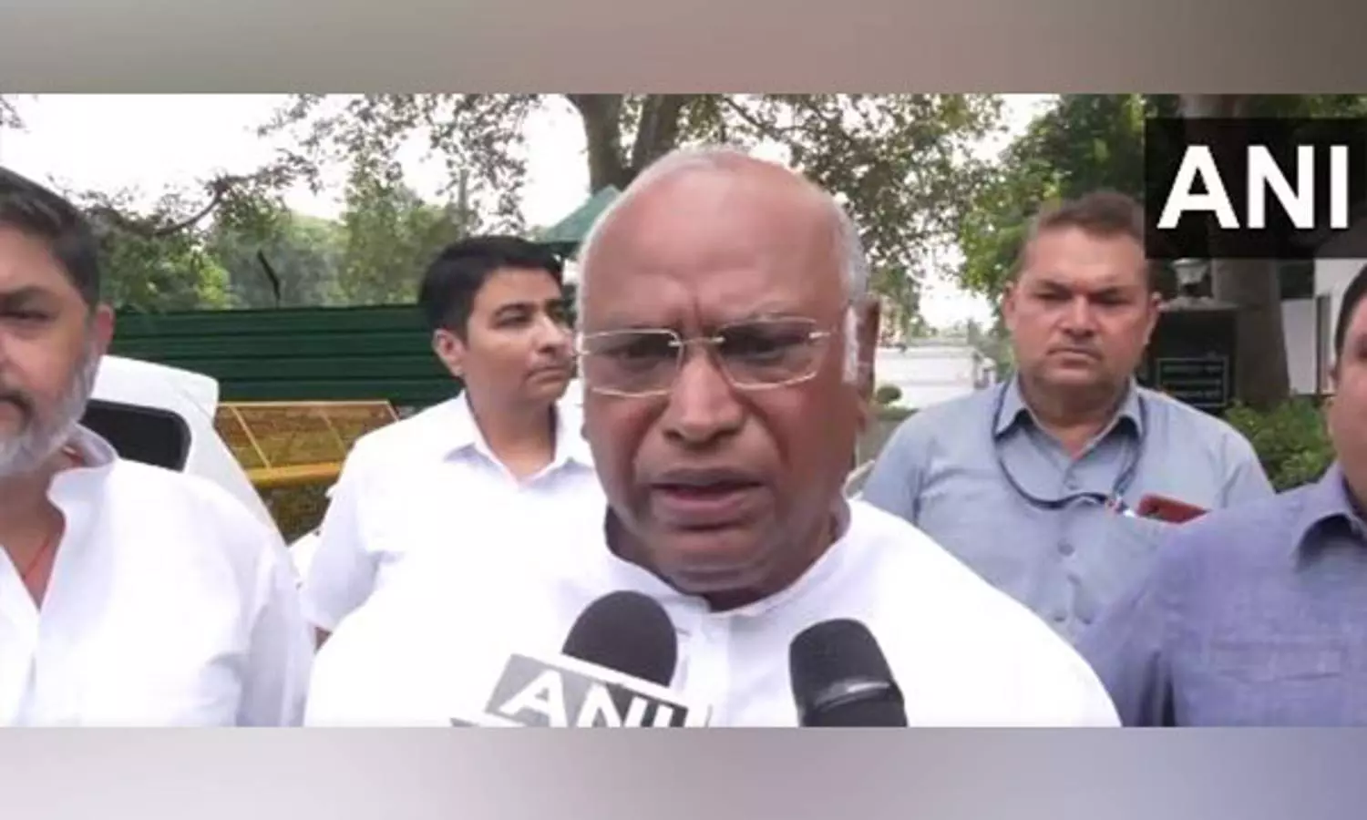 Kharge congratulates ISRO for successfully conducting test vehicle mission