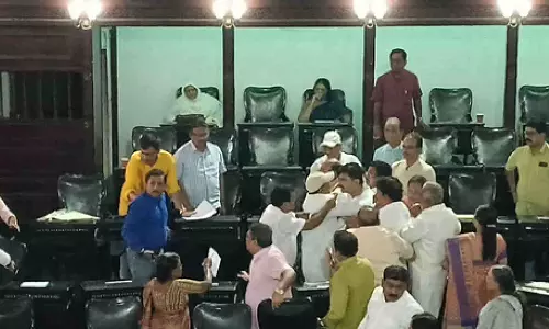 Scuffle breaks out between two Trinamool Congress and BJP councillors at KMC