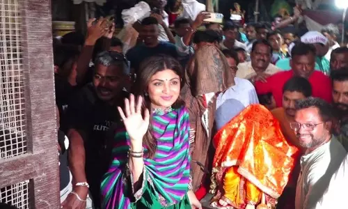 Shilpa Shetty, Raj Kundra bring Bappa home