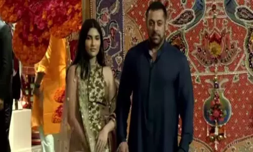 Salman Khan opts ethnic look for Ganesh Chaturthi celebrations