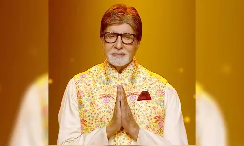 Big B is humbled after receiving the Black Lady along with wife Jaya & Abhishek