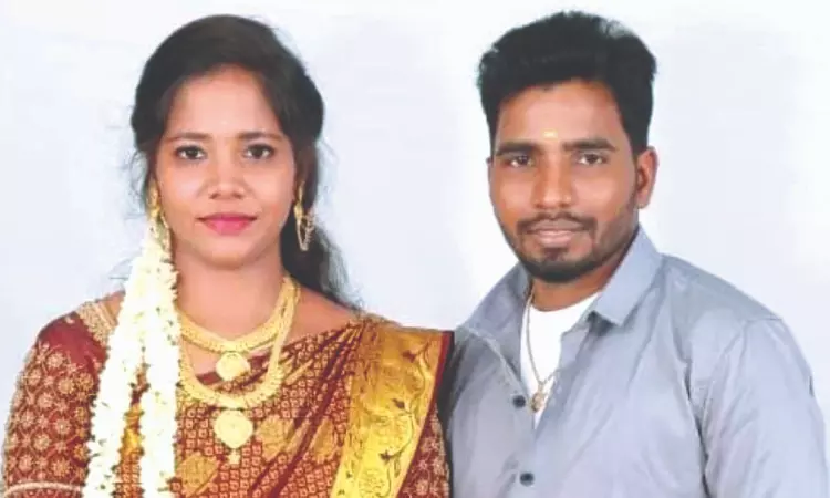Two days after marriage, man hangs self using wedding saree