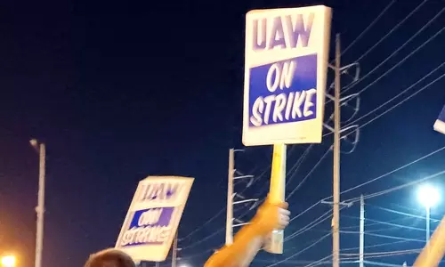 UAW strike against major US automakers continues, negotiations on
