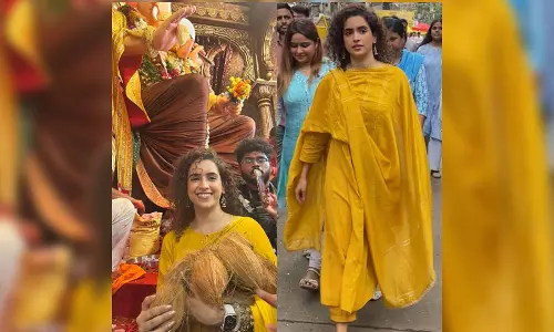 Sanya Malhotra exudes grace as she visits Lalbaugcha Raja