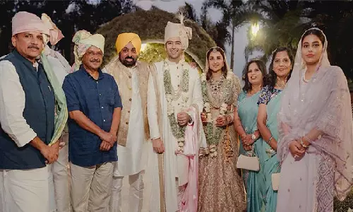 Newlyweds Raghav-Parineeti pose with CMs Kejriwal, Bhagwant Mann, see pic