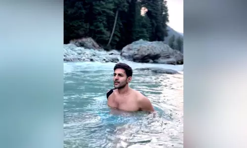 Kartik takes ice bath in Kashmir river to celebrate ‘Chandu Champion’ wrap Kartik takes ice bath in Kashmir river to celebrate ‘Chandu Champion’ wrap