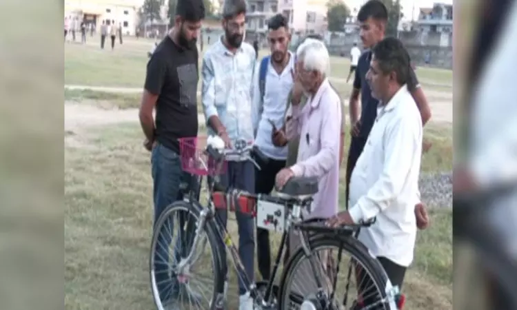 84-year-old man transforms regular bicycle into e-cycle using solar power 84-year-old man transforms regular bicycle into e-cycle using solar power