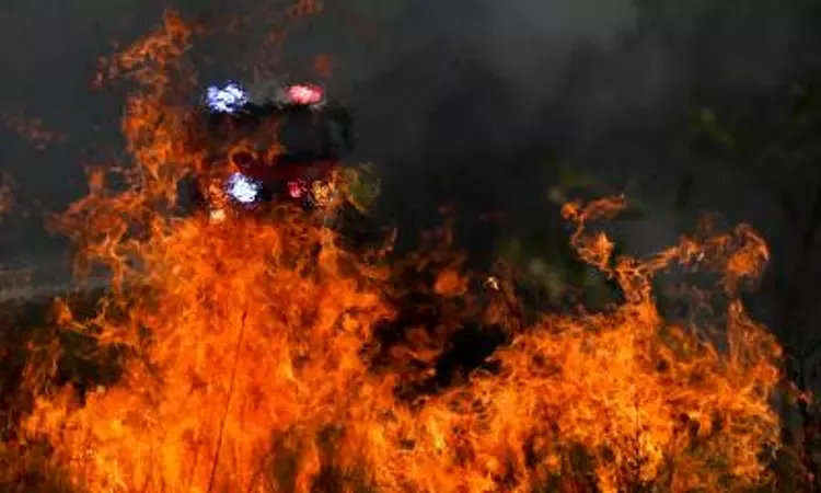 Warnings issued, house destroyed after major bushfires grip Aus state