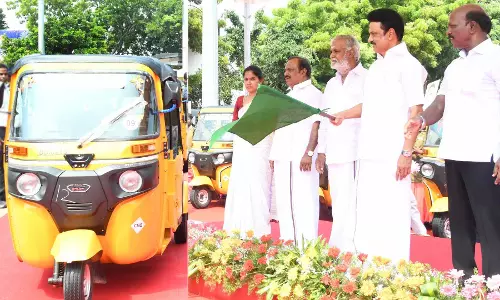 Stalin hands over auto rickshaw to 148 women auto drivers, 2 transpersons