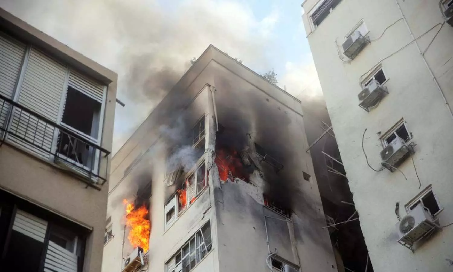 Israel markets sink, businesses shut after Hamas attack