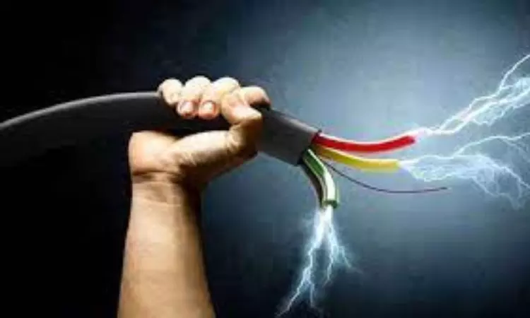 50-yr-old lorry driver electrocuted while unloading metal rollers at Sathangadu