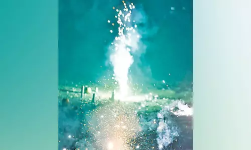 Counter sale in Sivakasi hit as online commerce booms