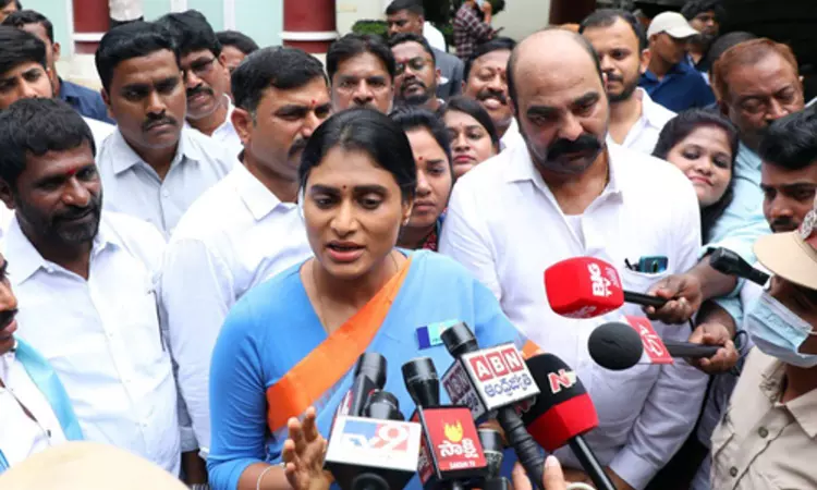 Sharmilas party to contest Telangana polls, merger with Congress ruled out