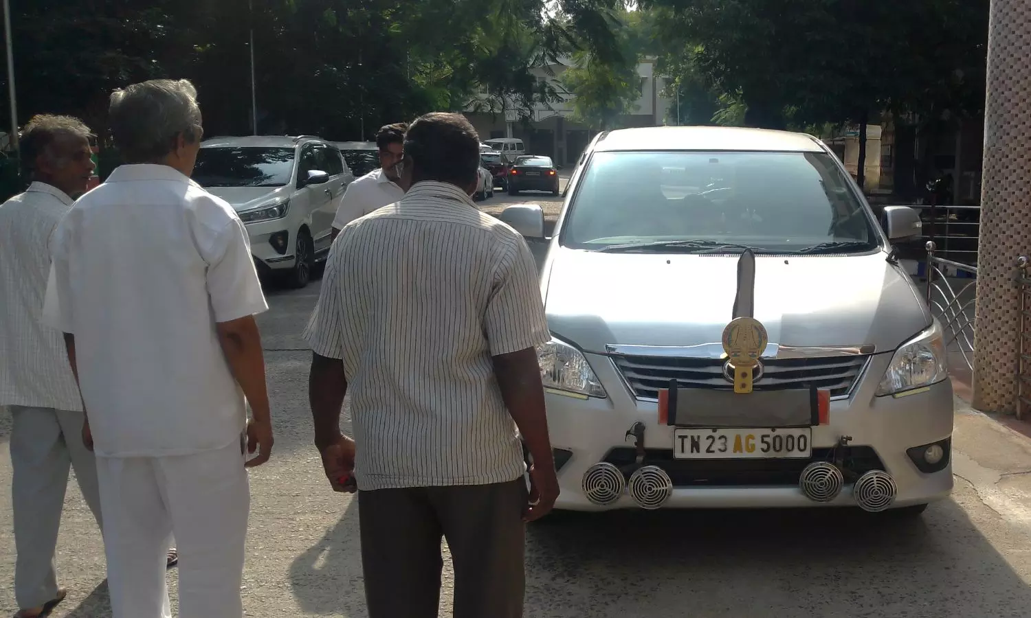 High drama as court officials lay seige to Vellore Collector’s car
