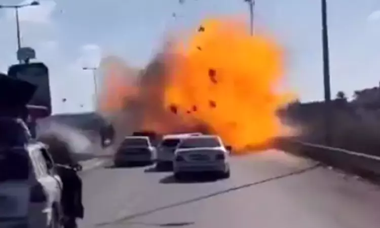 Israeli airstrikes hit northern Gaza as Palestinians try to leave