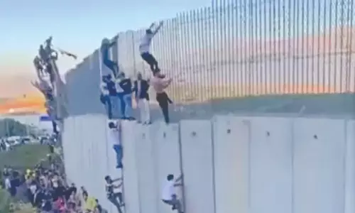 DeTect: Video of rioters scaling Israeli border fence is old