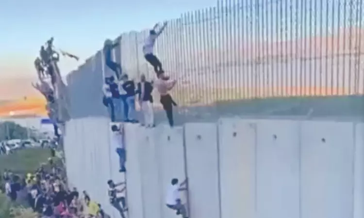 DeTect: Video of rioters scaling Israeli border fence is old DeTect: Video of rioters scaling Israeli border fence is old