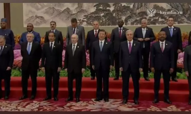 Putin, Xi Jinping gather for family photo at One Belt, One Road forum in China