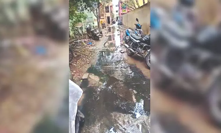 Overflowing sewage throws normal life out of gear on Nakkeeran Street